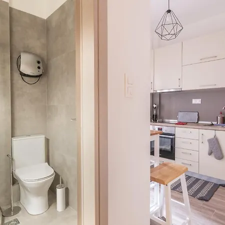 Апартаменти Retro Boutique Apt W Balcony In Historical Area