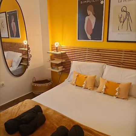Retro Boutique Apt W Balcony In Historical Area Апартаменти *