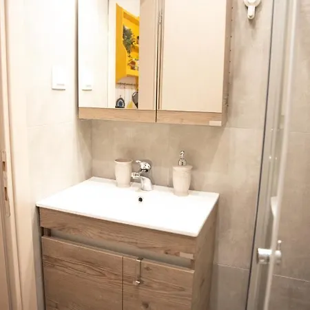 Retro Boutique Apt W Balcony In Historical Area Апартаменти *