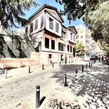 Апартаменти Retro Boutique Apt W Balcony In Historical Area *
